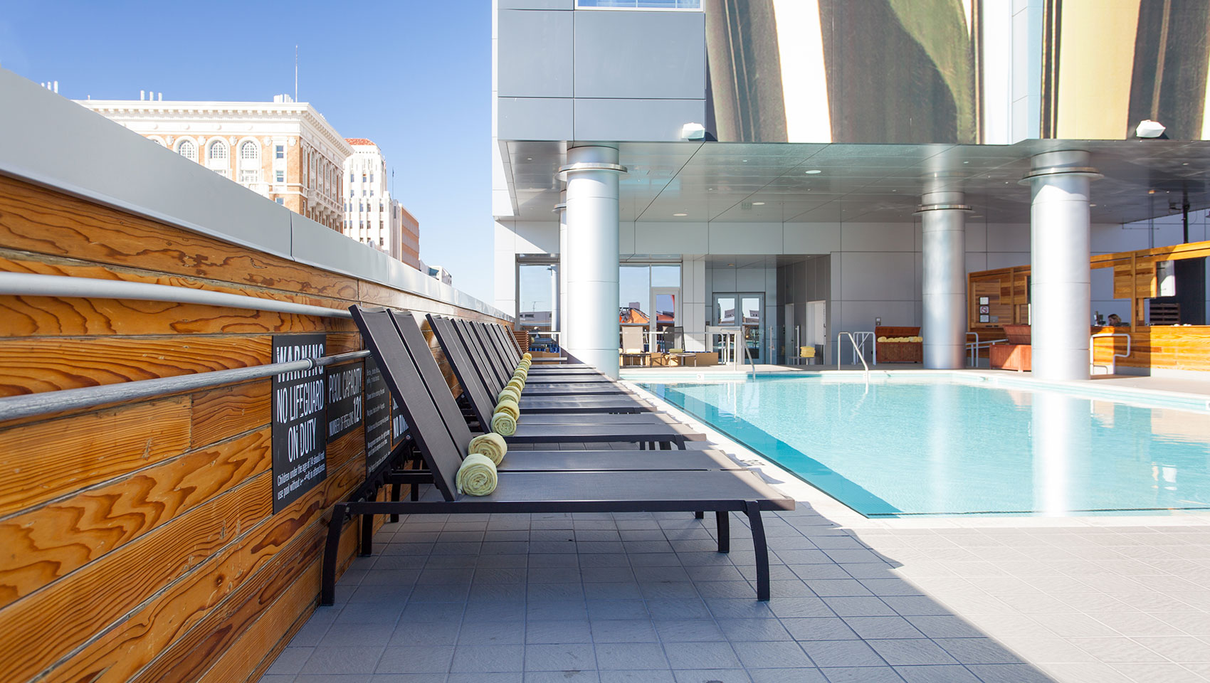 hotels with outdoor pools